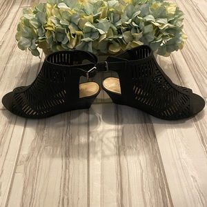 PRICE DROP🌟 NWOT Caged Wedge Sandal